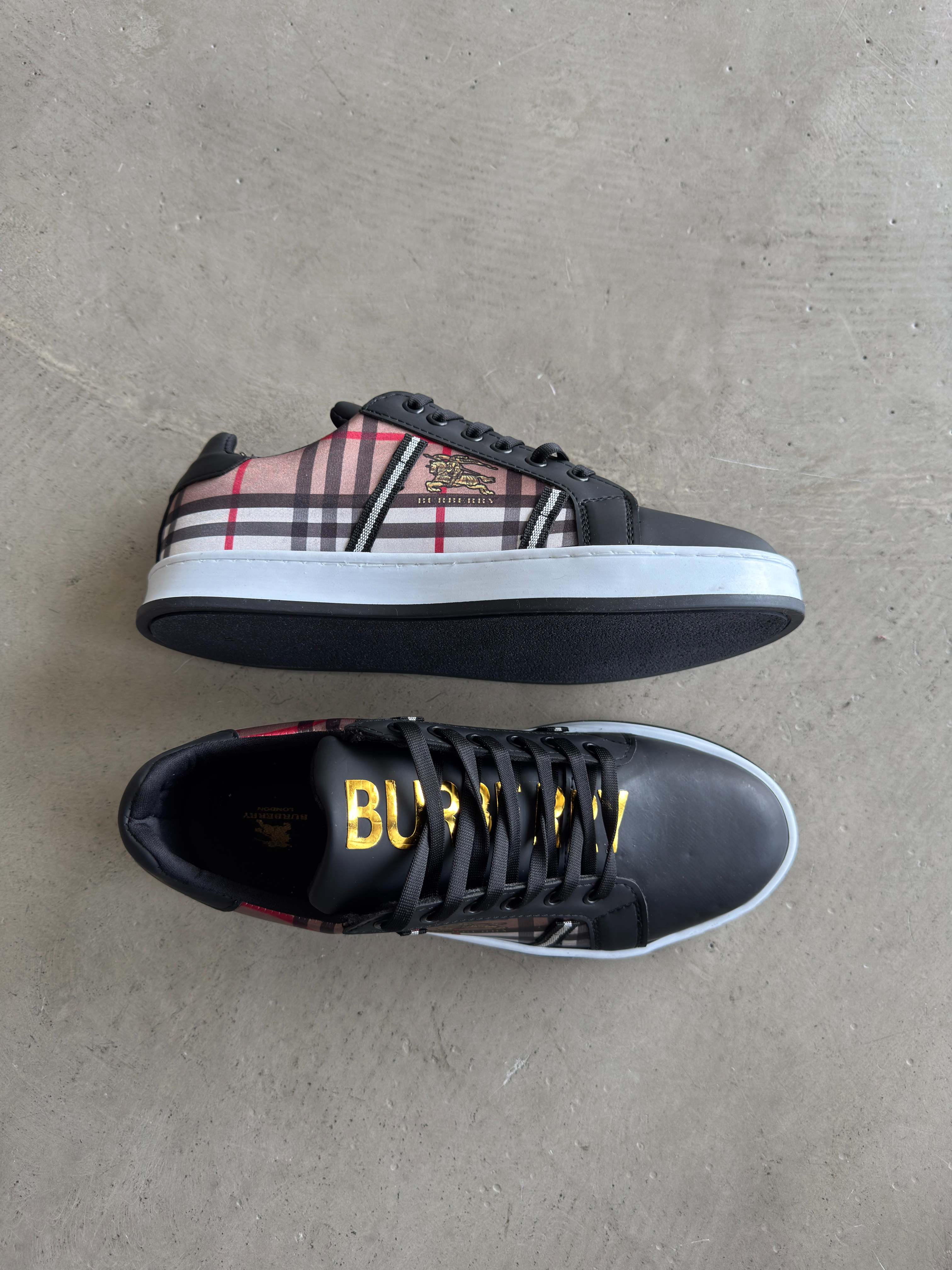 Burberry Siyah