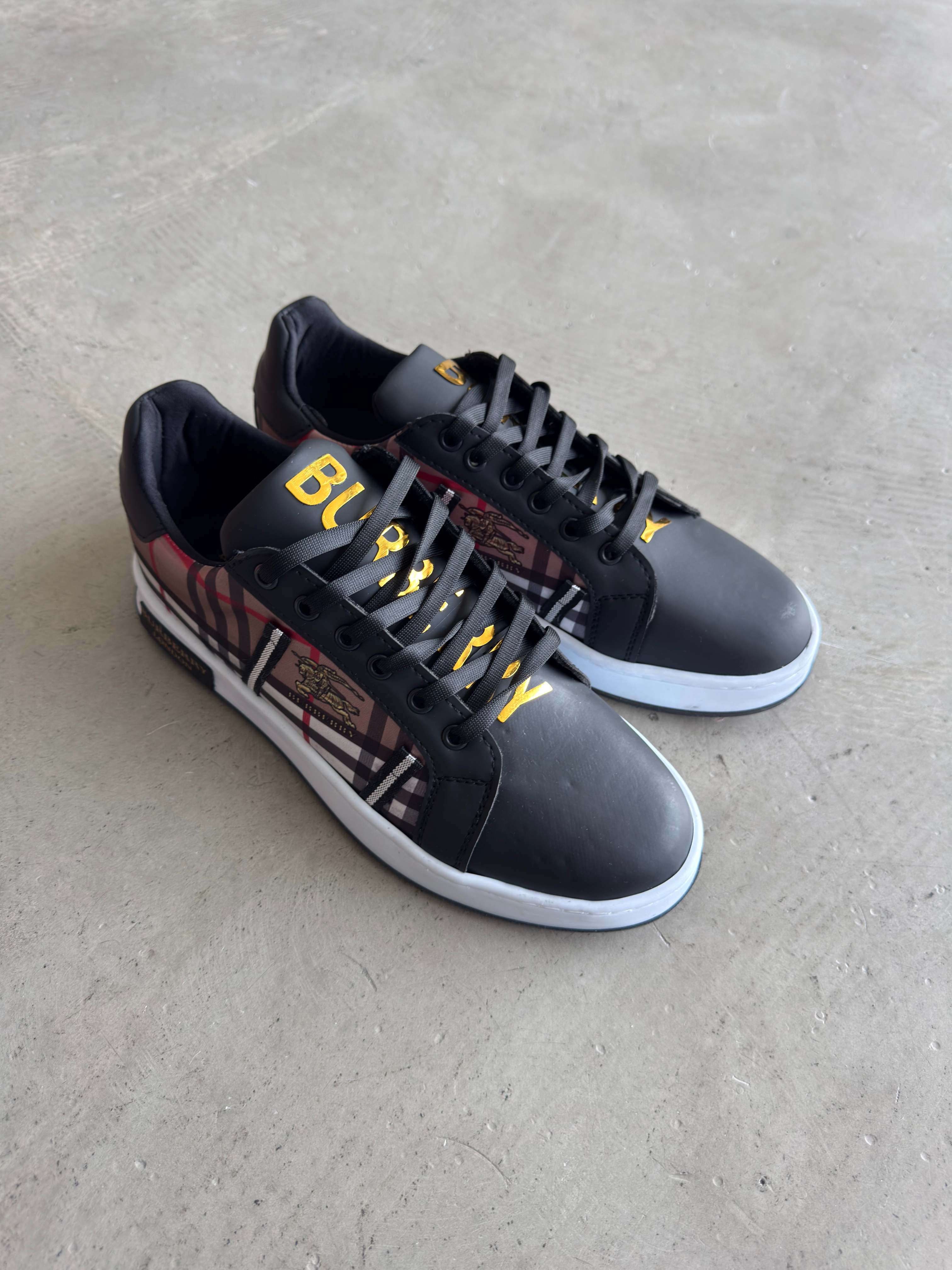 Burberry Siyah