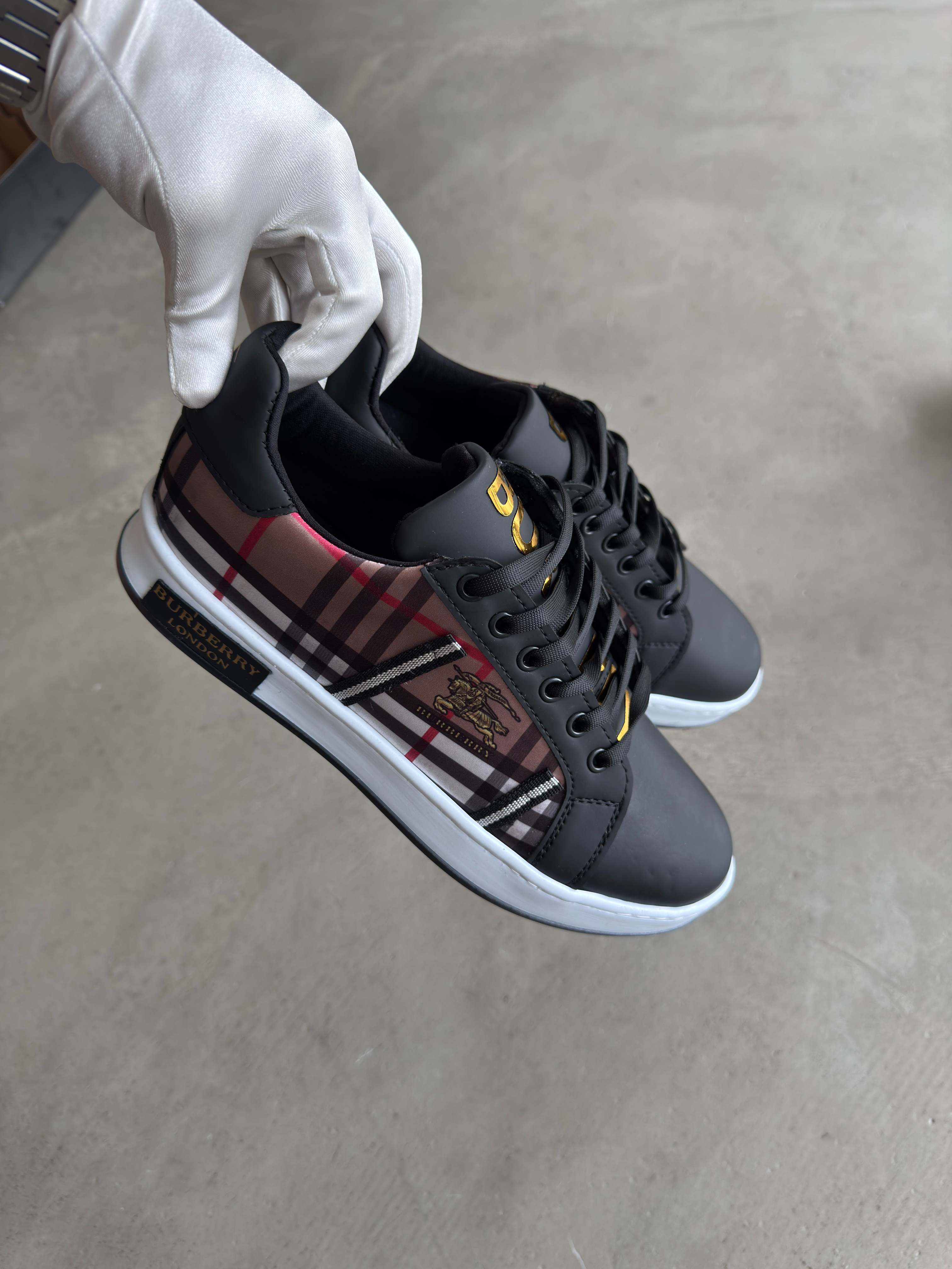 Burberry Siyah