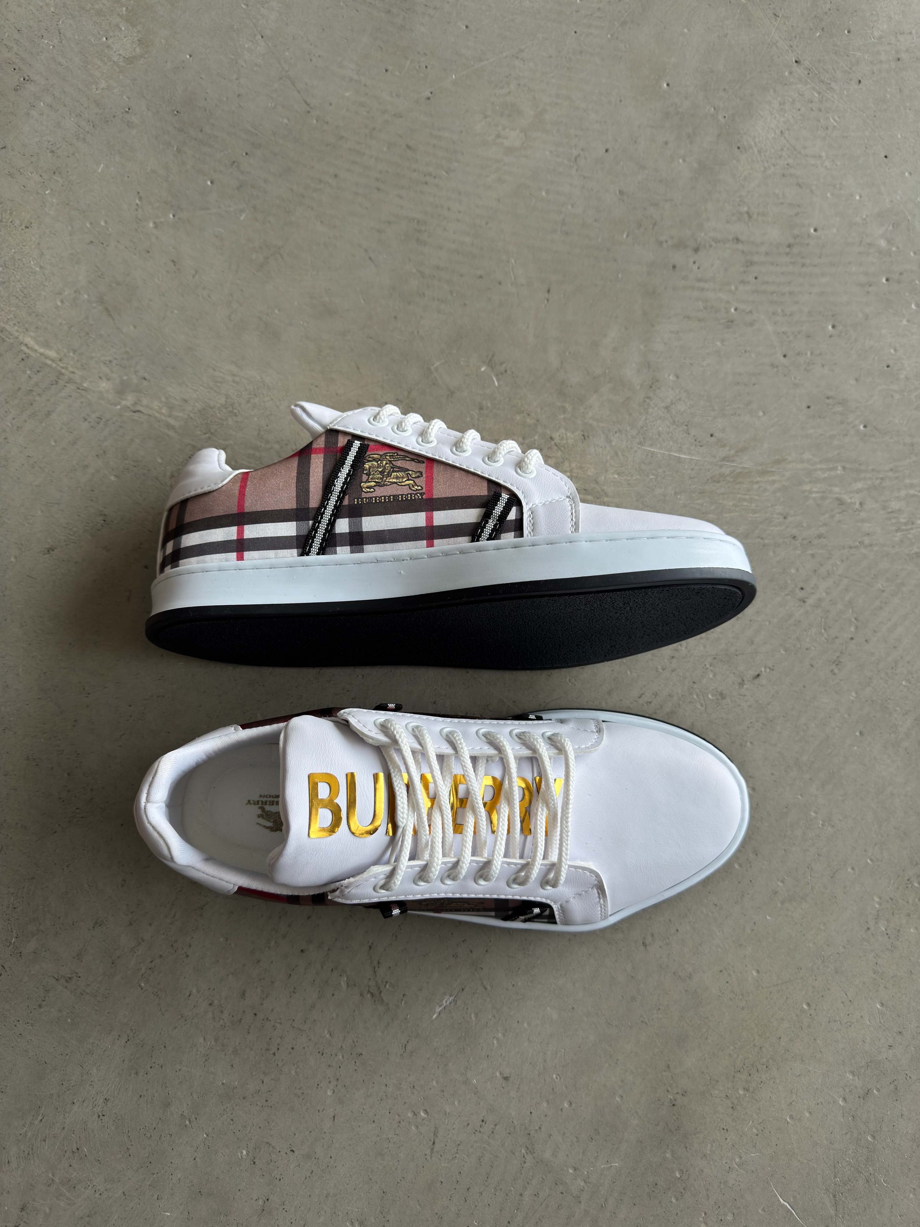 Burberry Beyaz