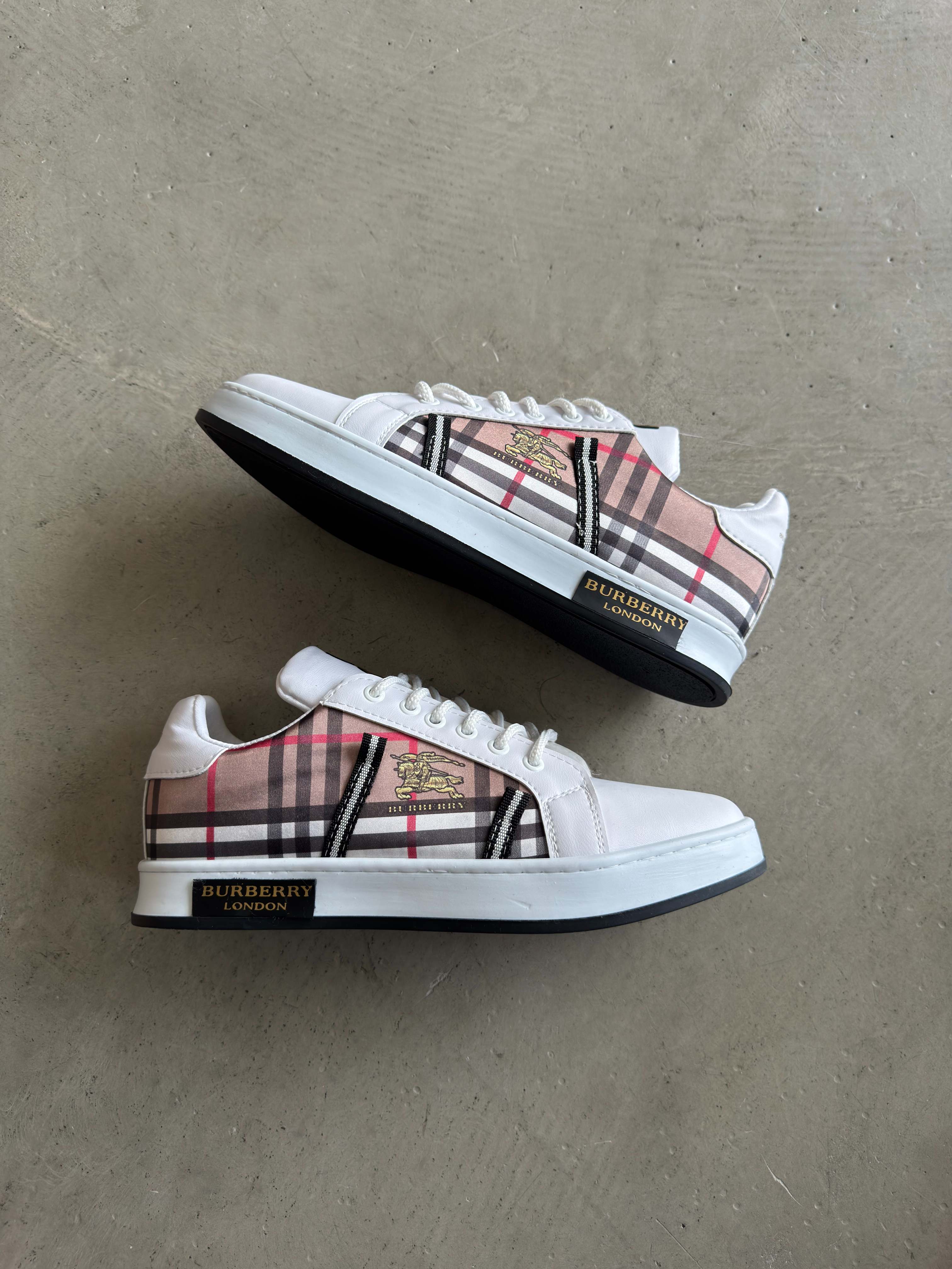Burberry Beyaz