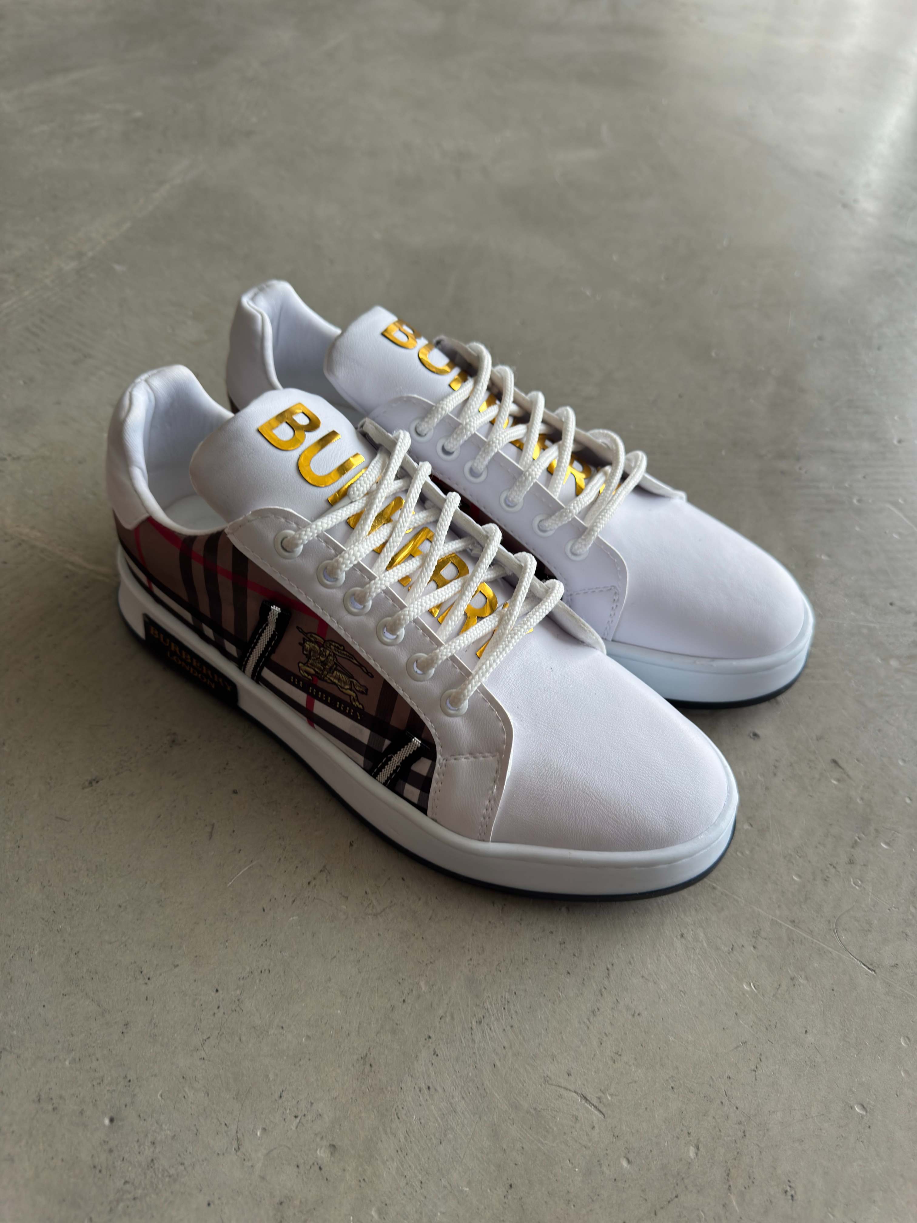 Burberry Beyaz