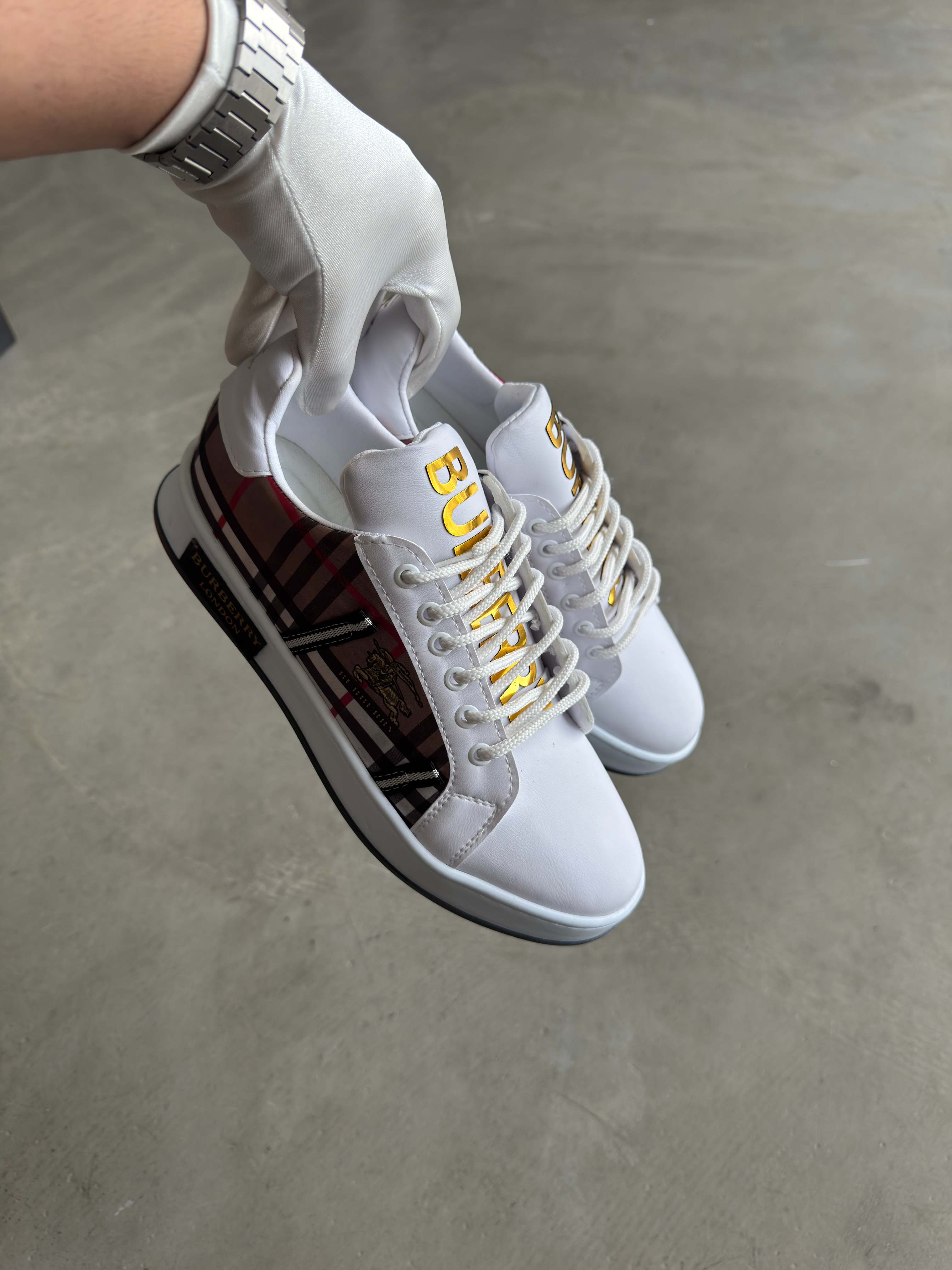 Burberry Beyaz