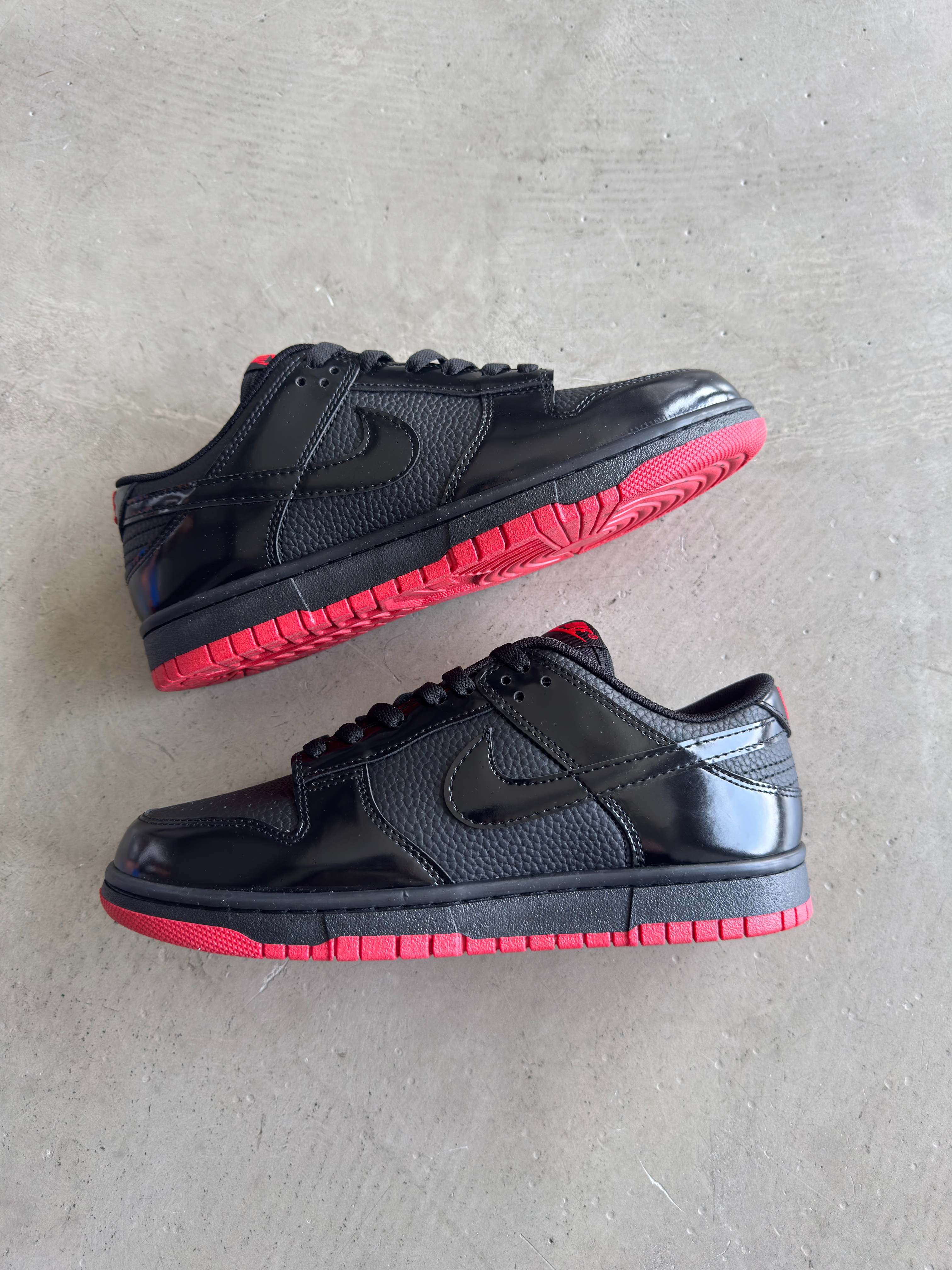 Nike Siyah Kırmızı Taban