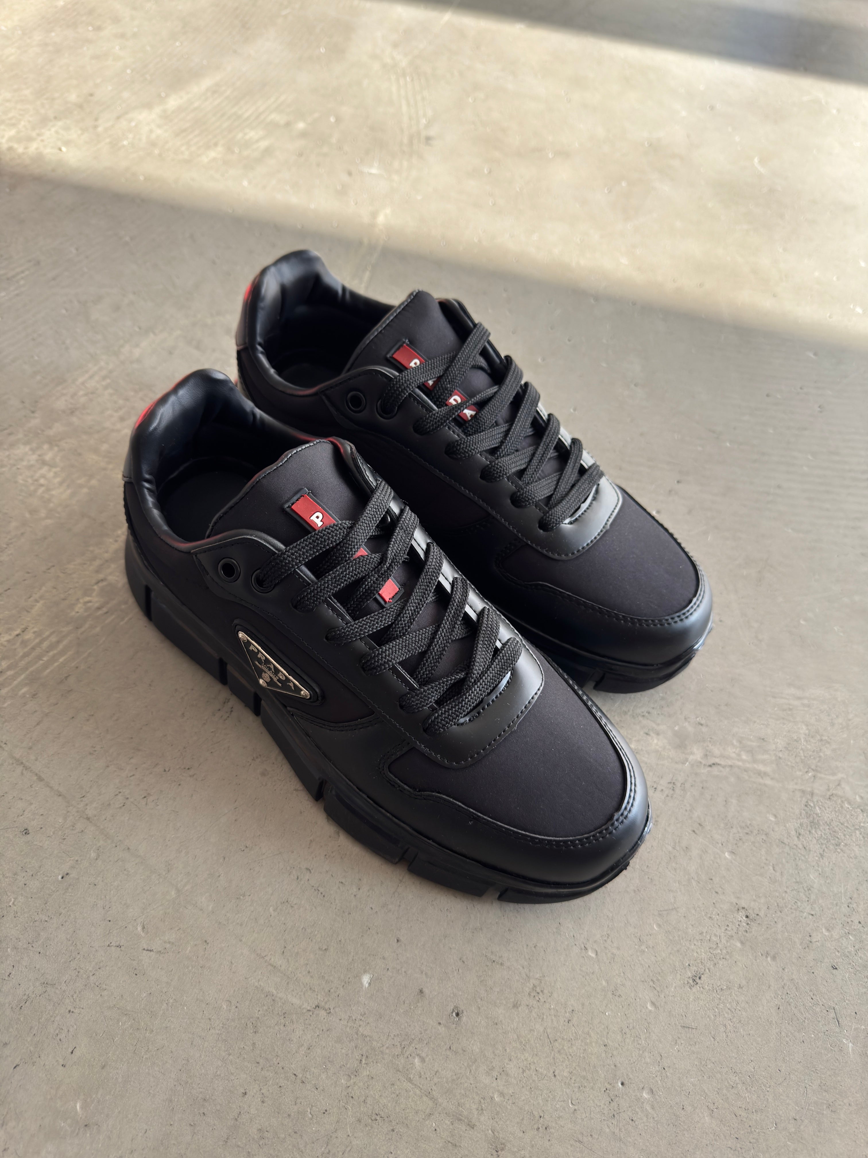 PRADA MİLANO SİYAH