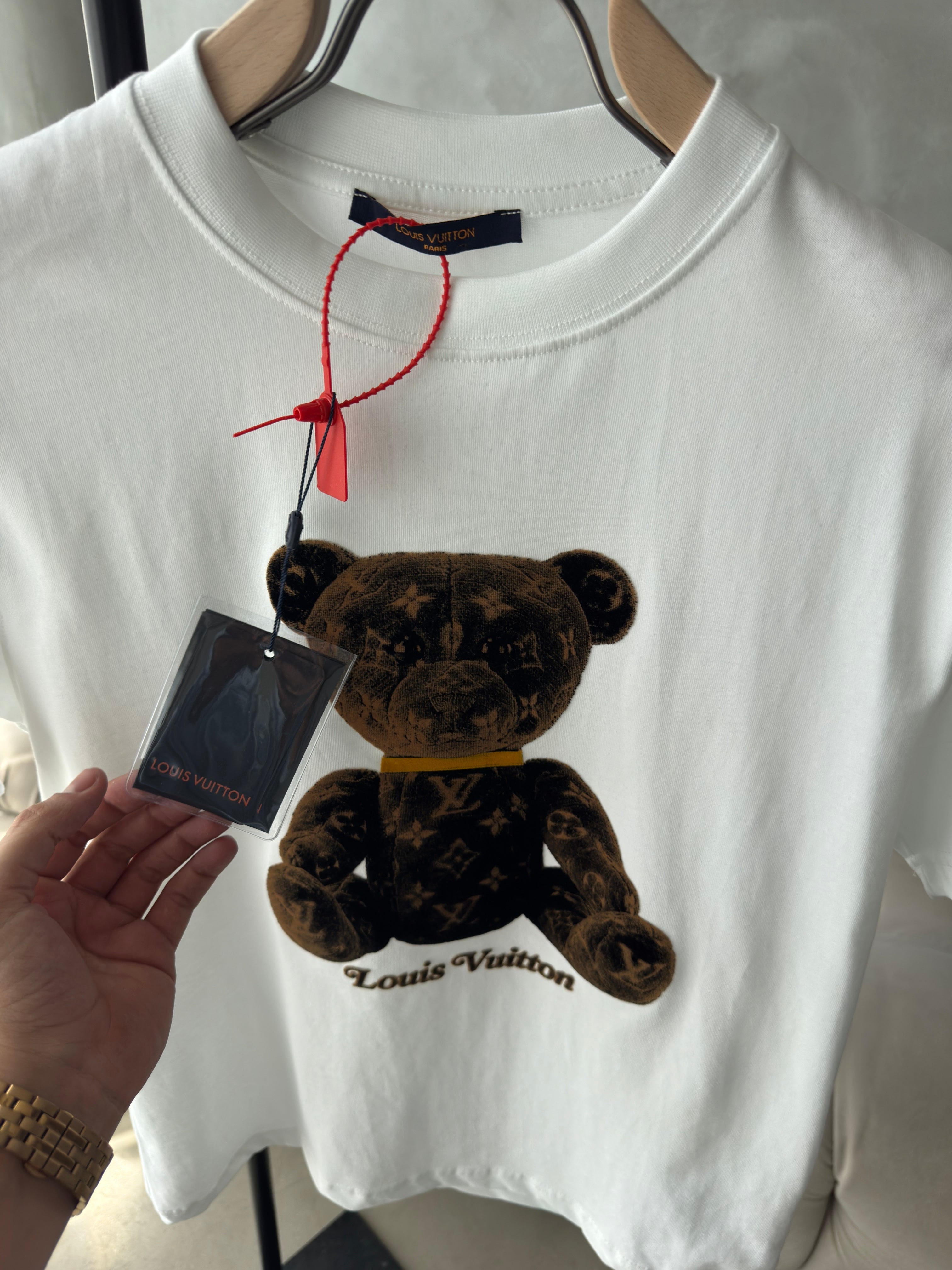 L&V Bear beyaz tshirt (premium)