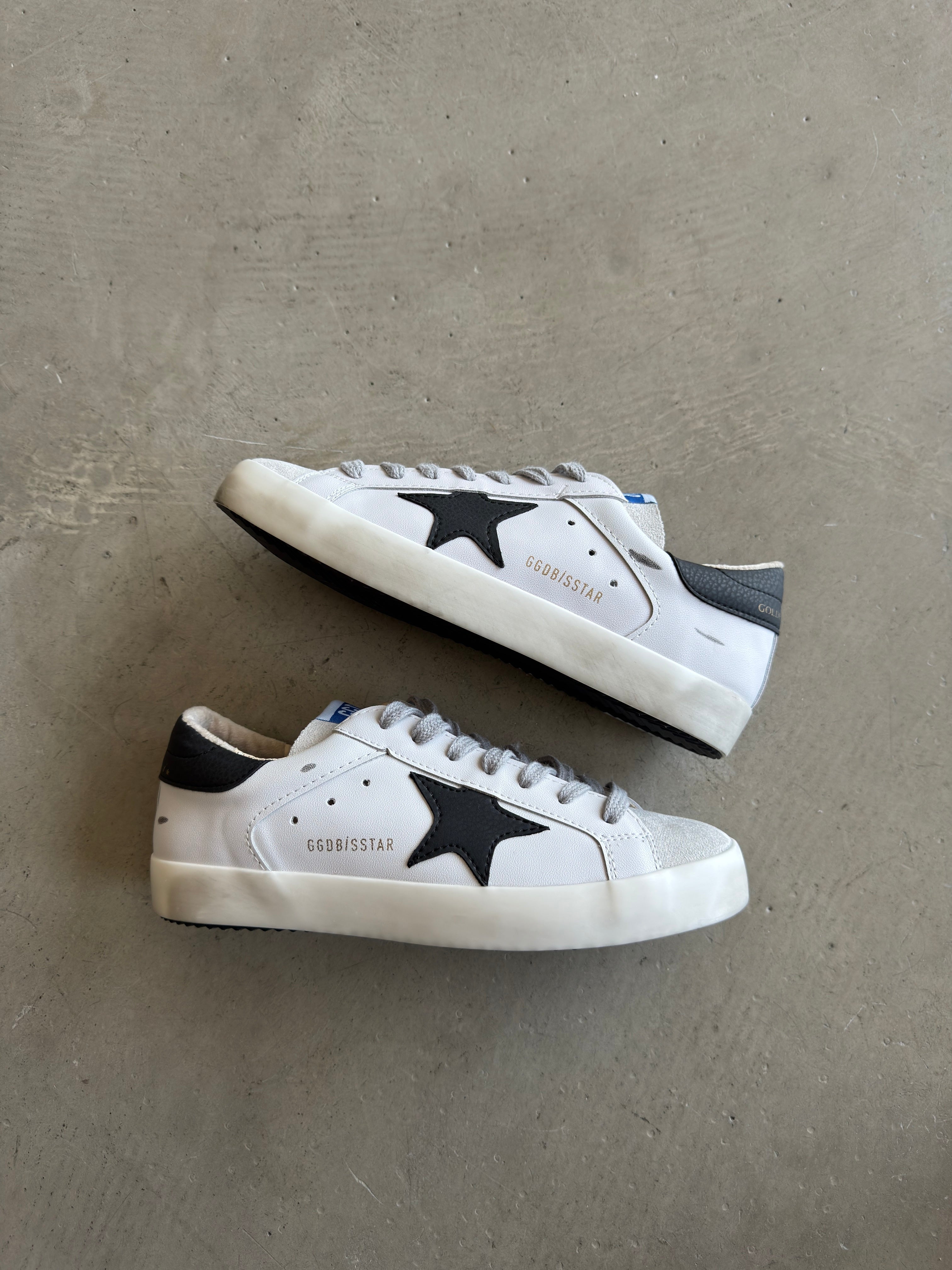 Golden Goose Beyaz Siyah Detay