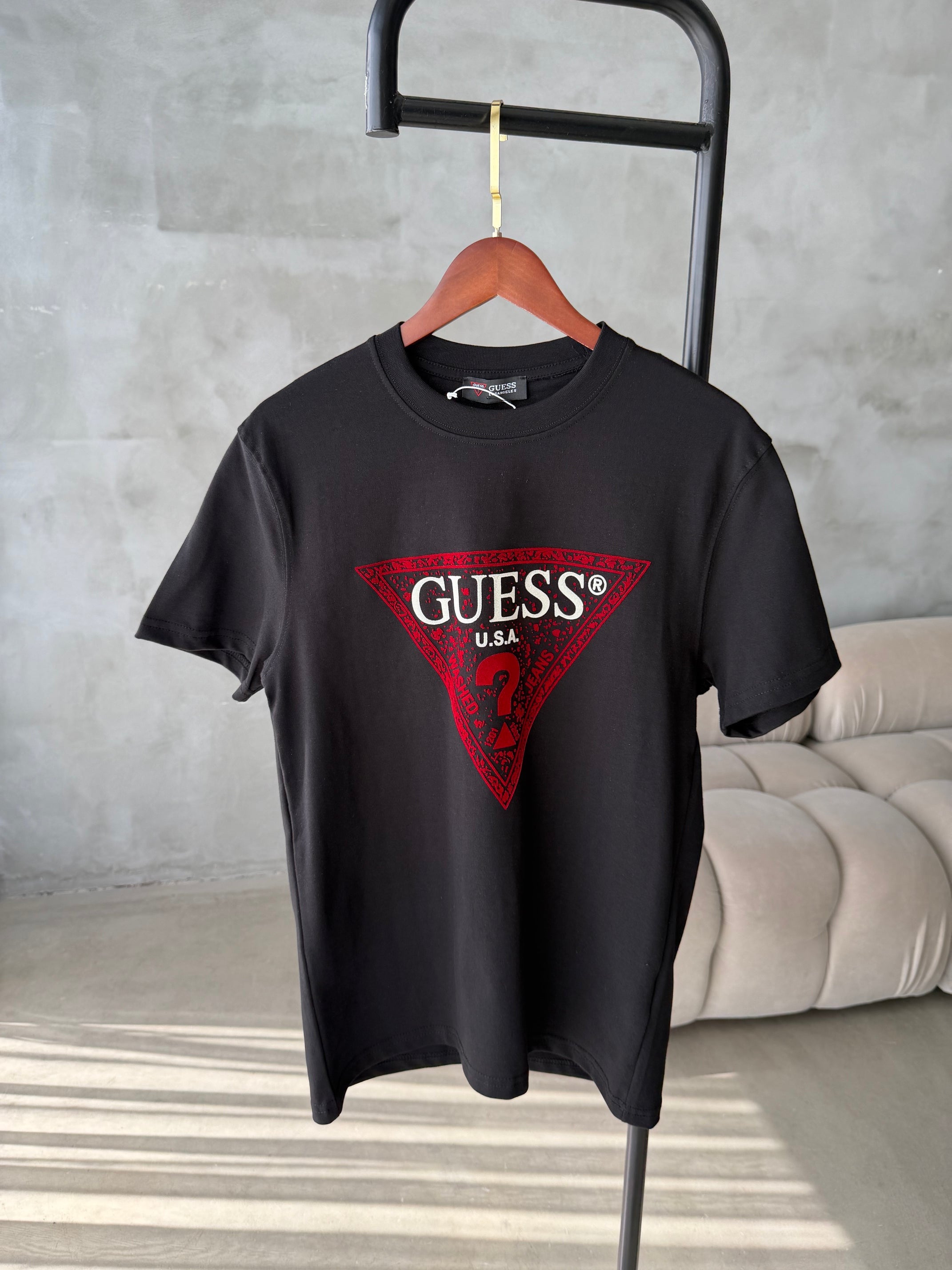 Gues Siyah Kırmızı Logo Tshirt (premium)
