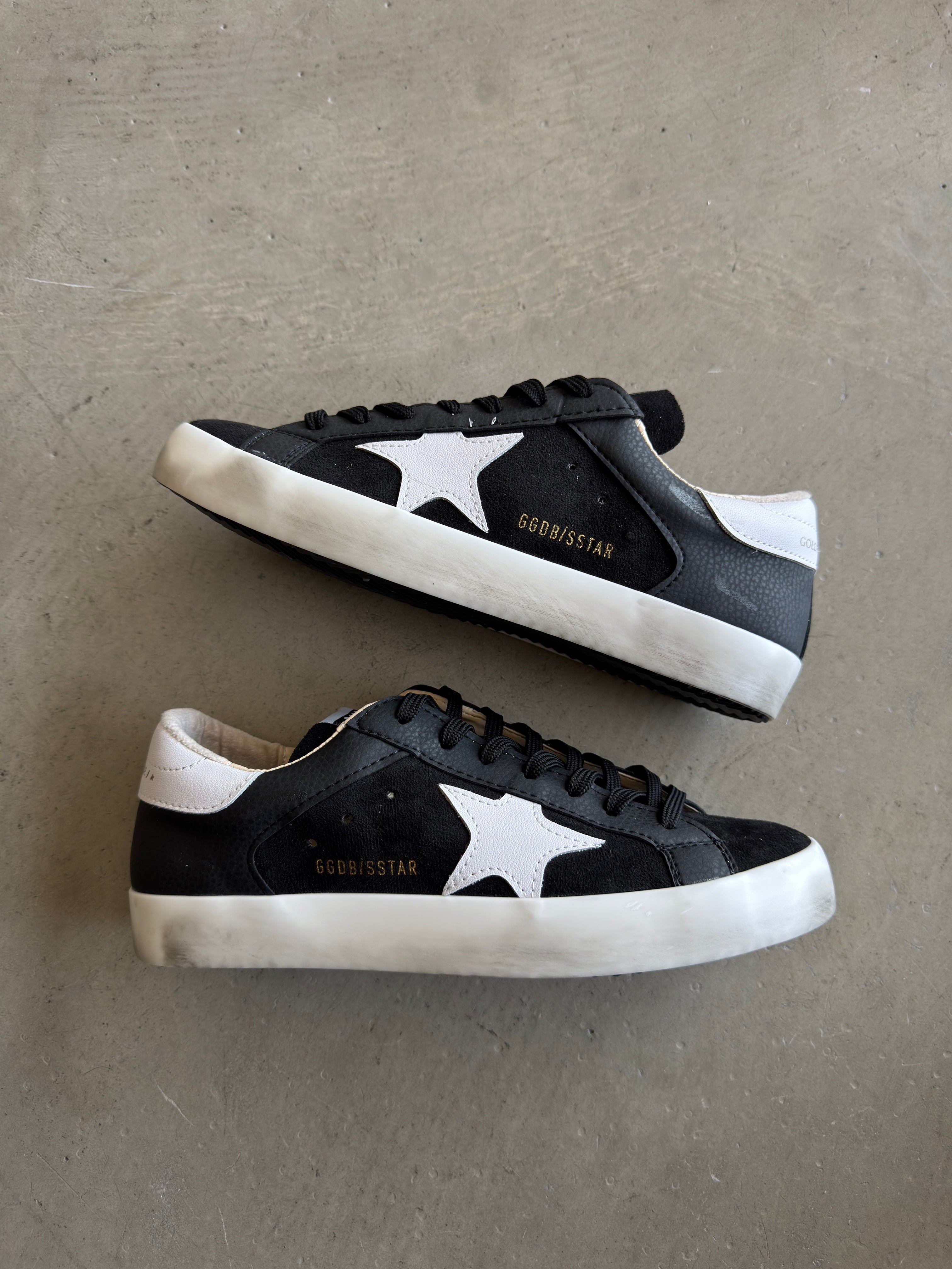 Golden Goose Siyah Beyaz Detay