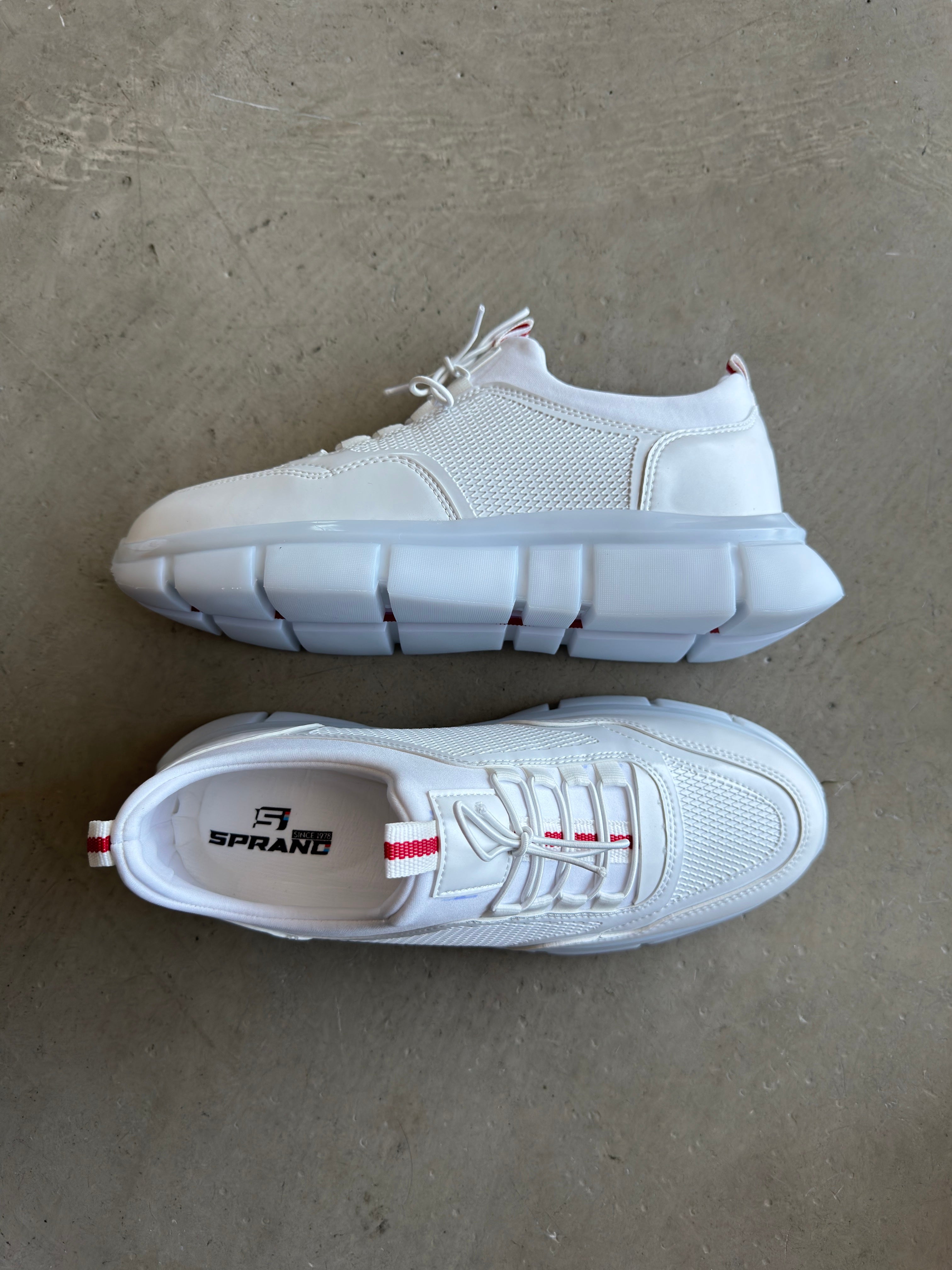 Beyaz Kırmızı Detay Sneakers