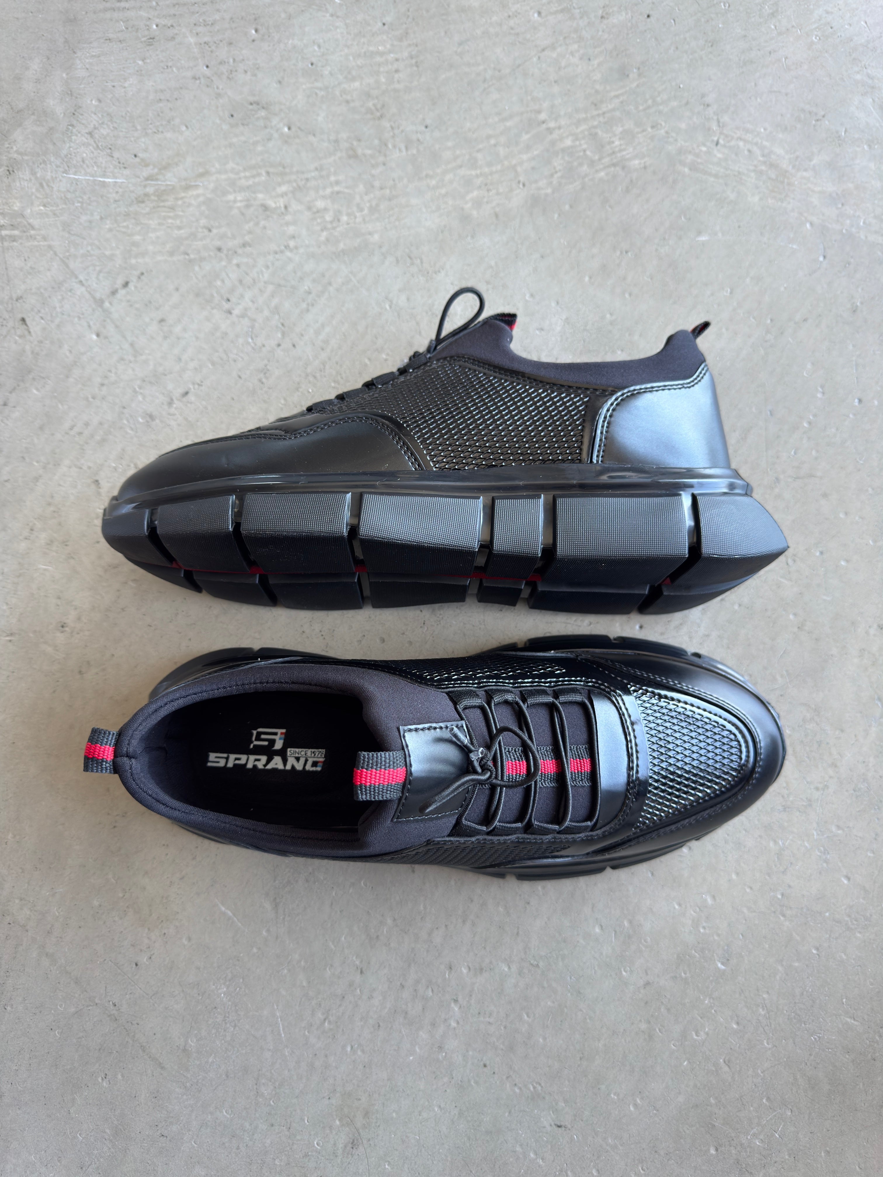 Siyah Kırmızı Detay Sneakers