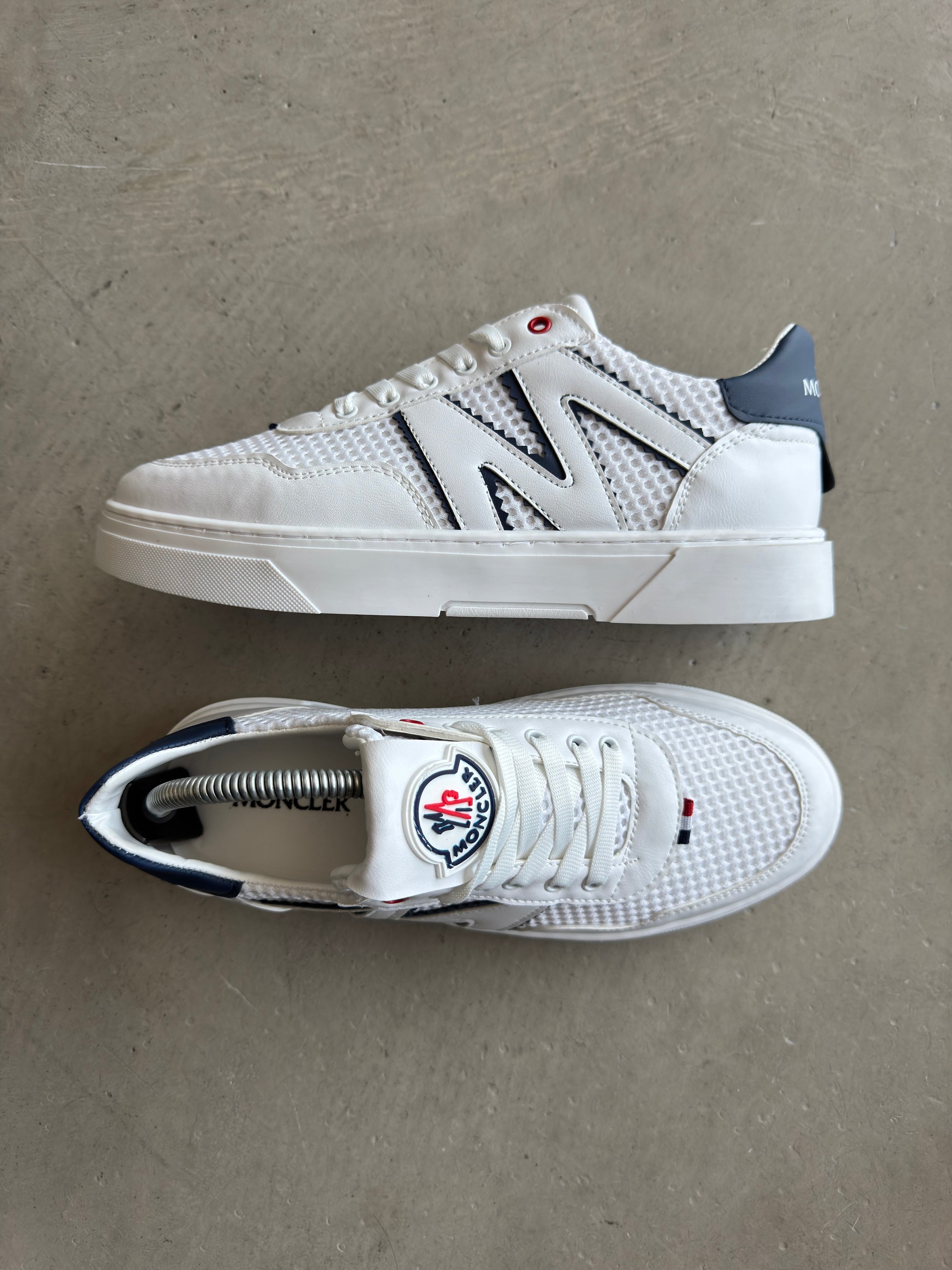 Moncler Beyaz Lacivert Detay
