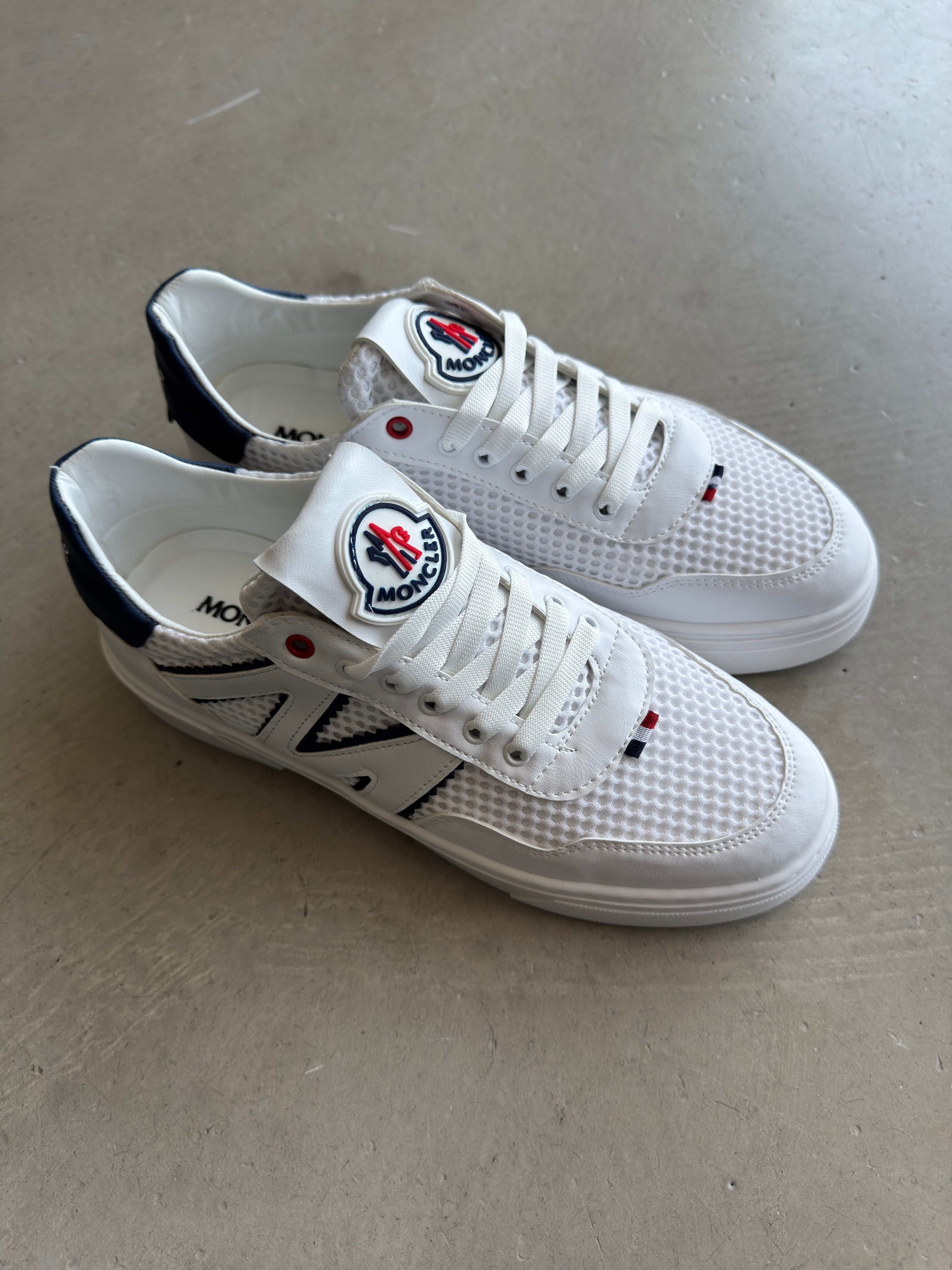 Moncler Beyaz Lacivert Detay