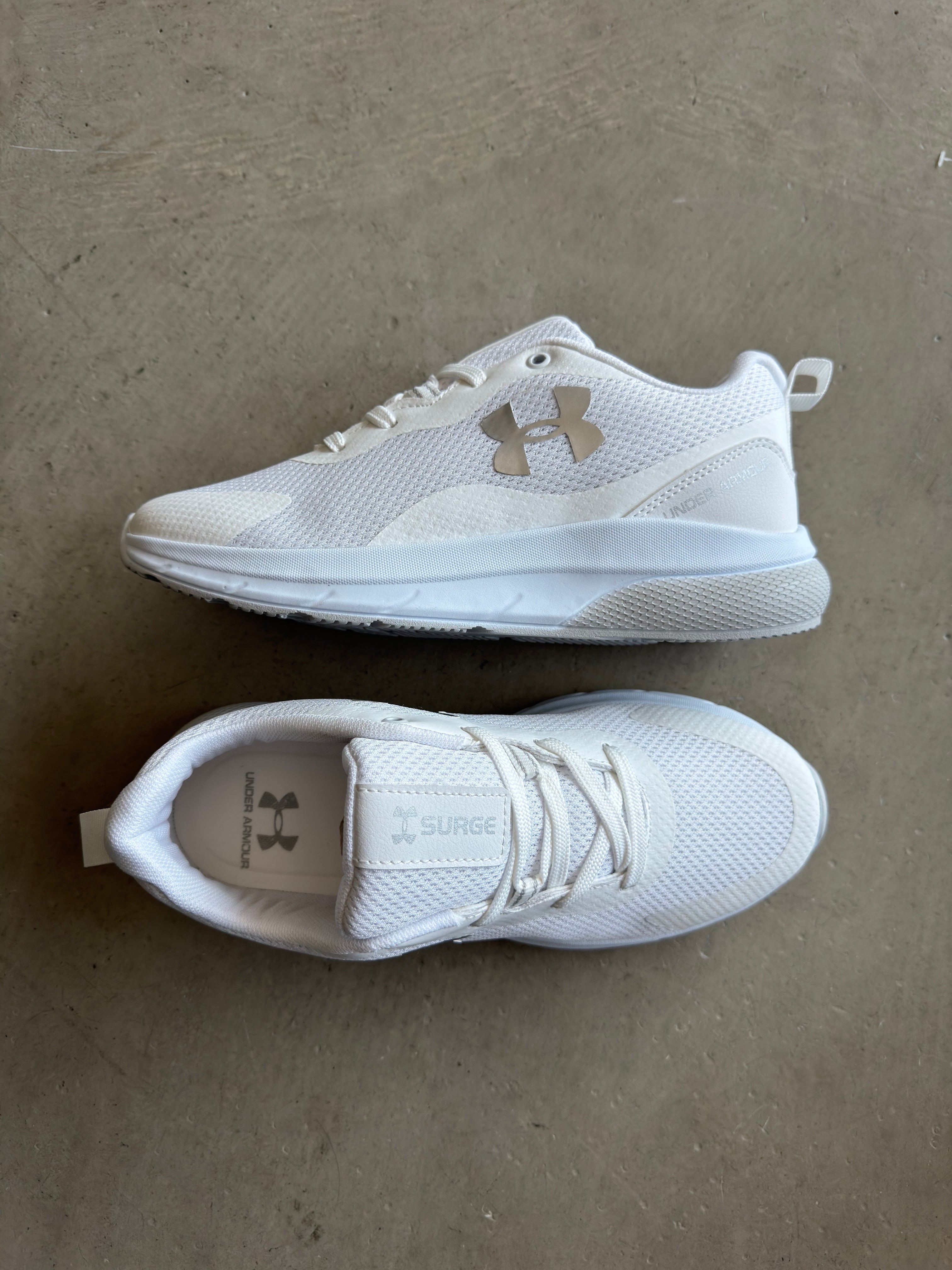 Under Armour Beyaz Gümüş Detay