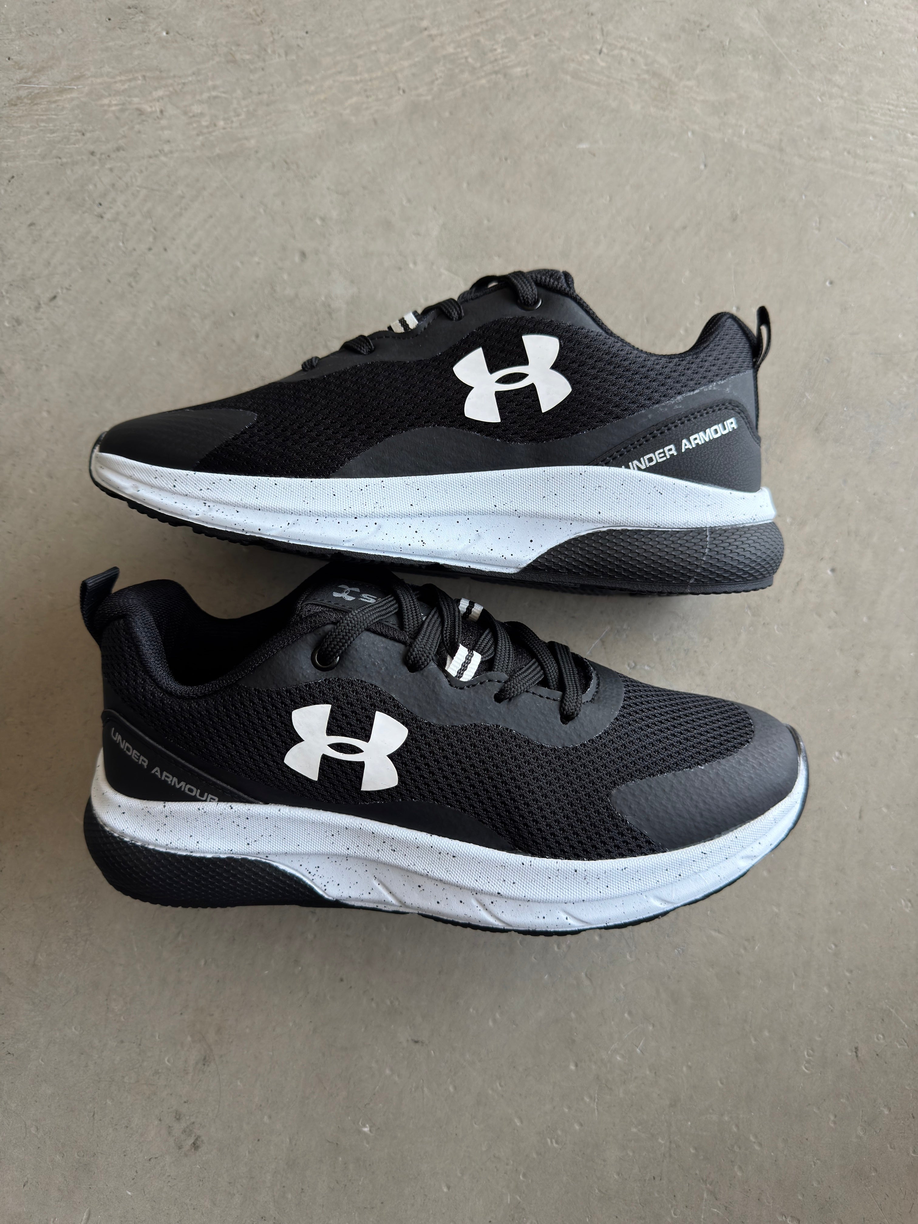 Under Armour Siyah Beyaz Taban