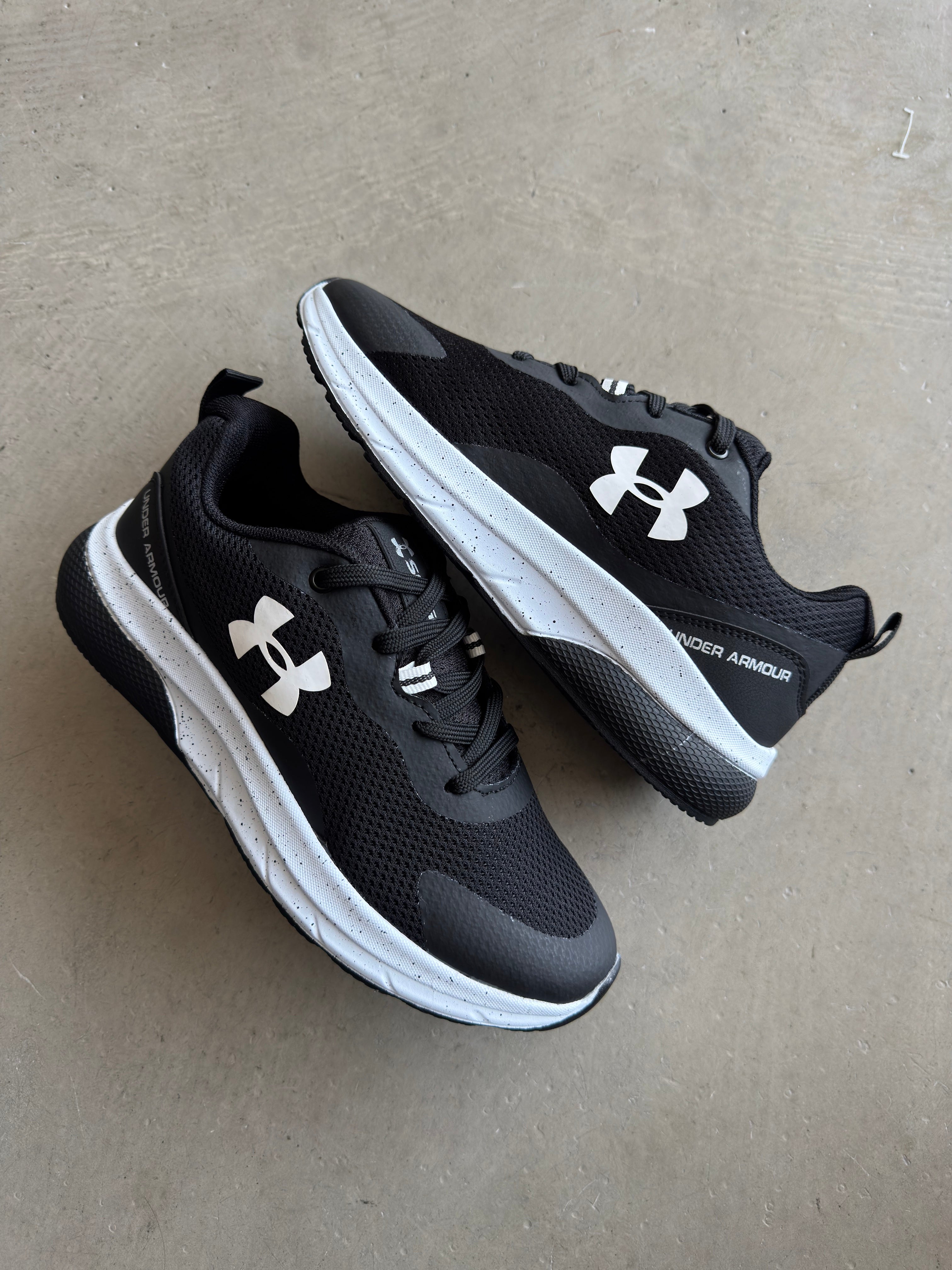Under Armour Siyah Beyaz Taban