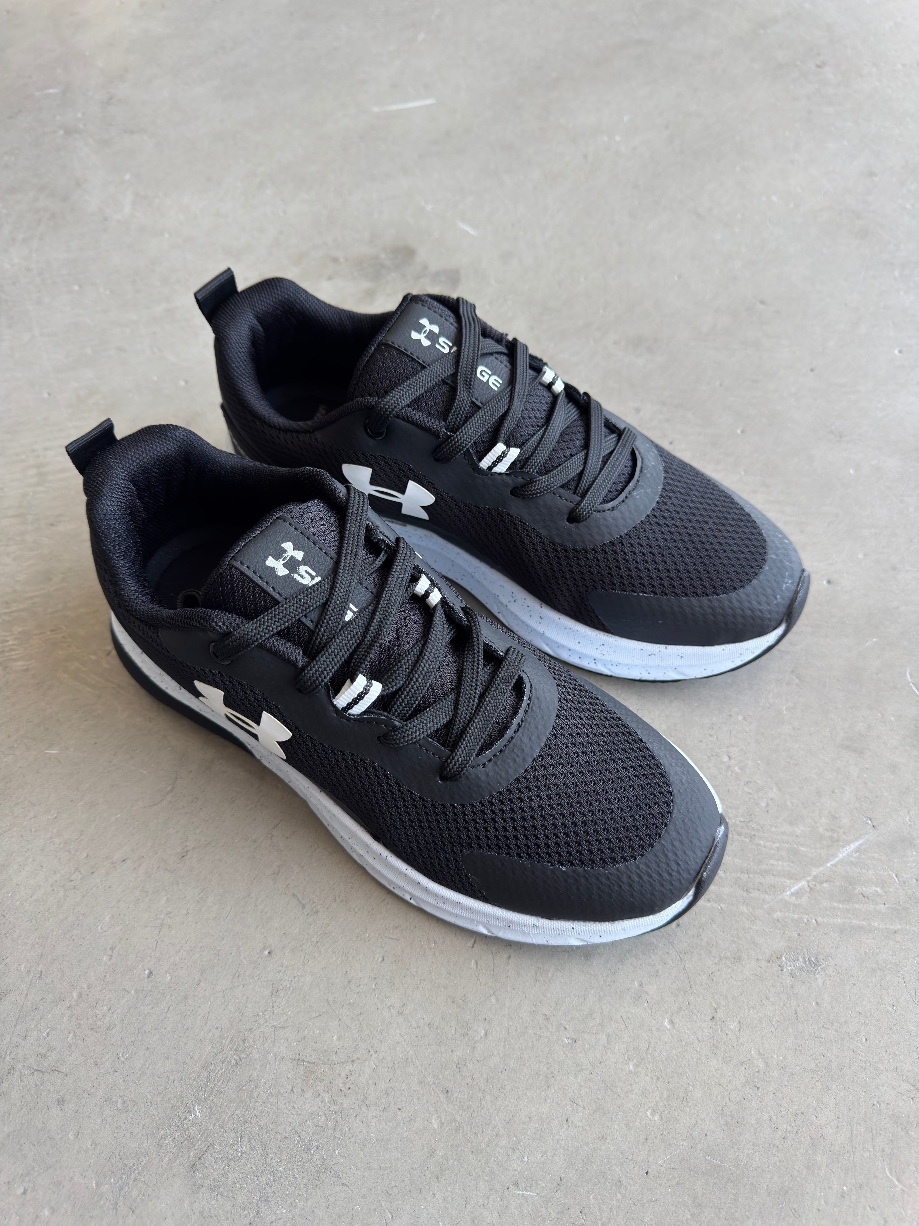 Under Armour Siyah Beyaz Taban