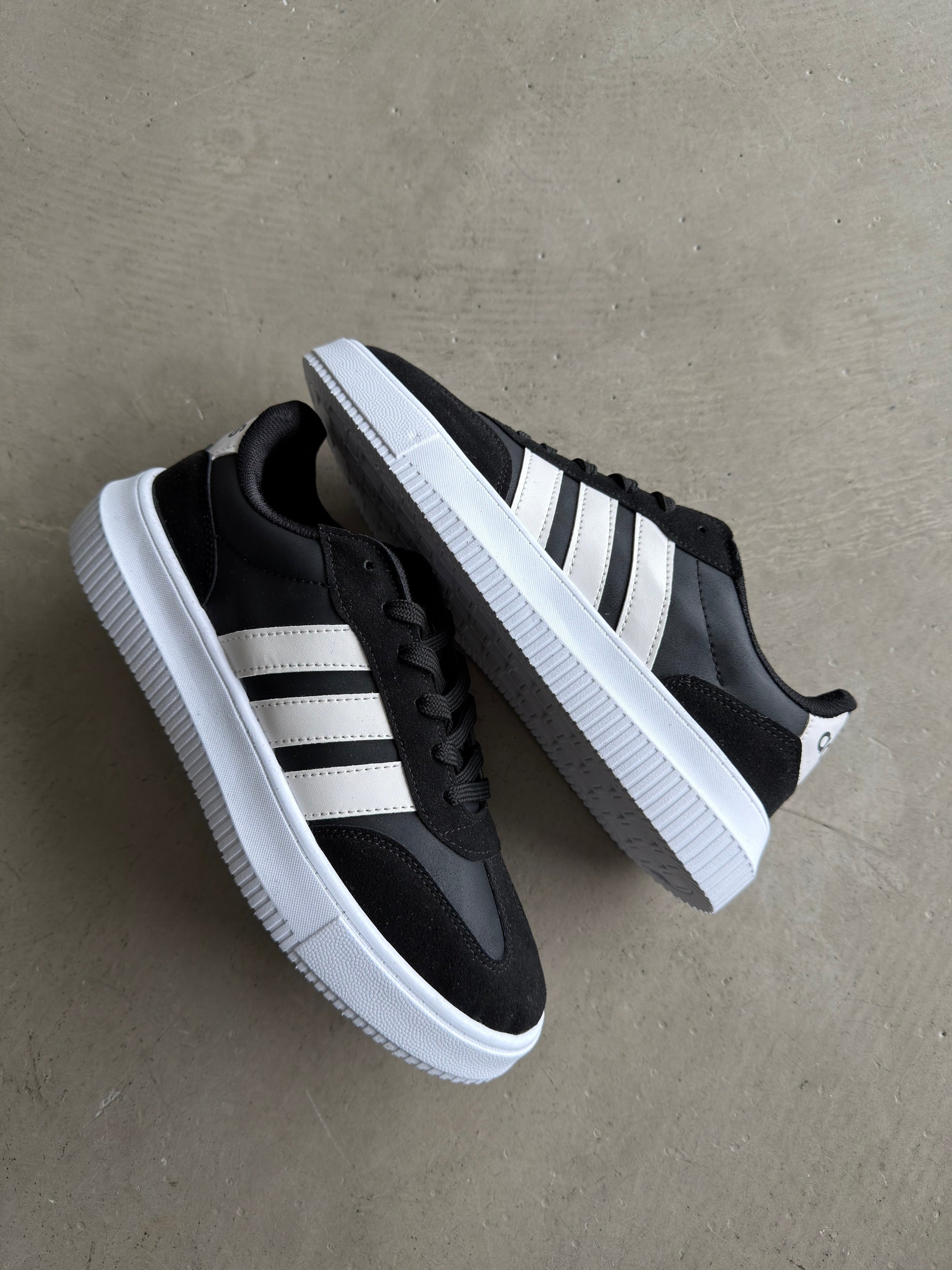 Adidas Siyah Beyaz Şerit Sneakers
