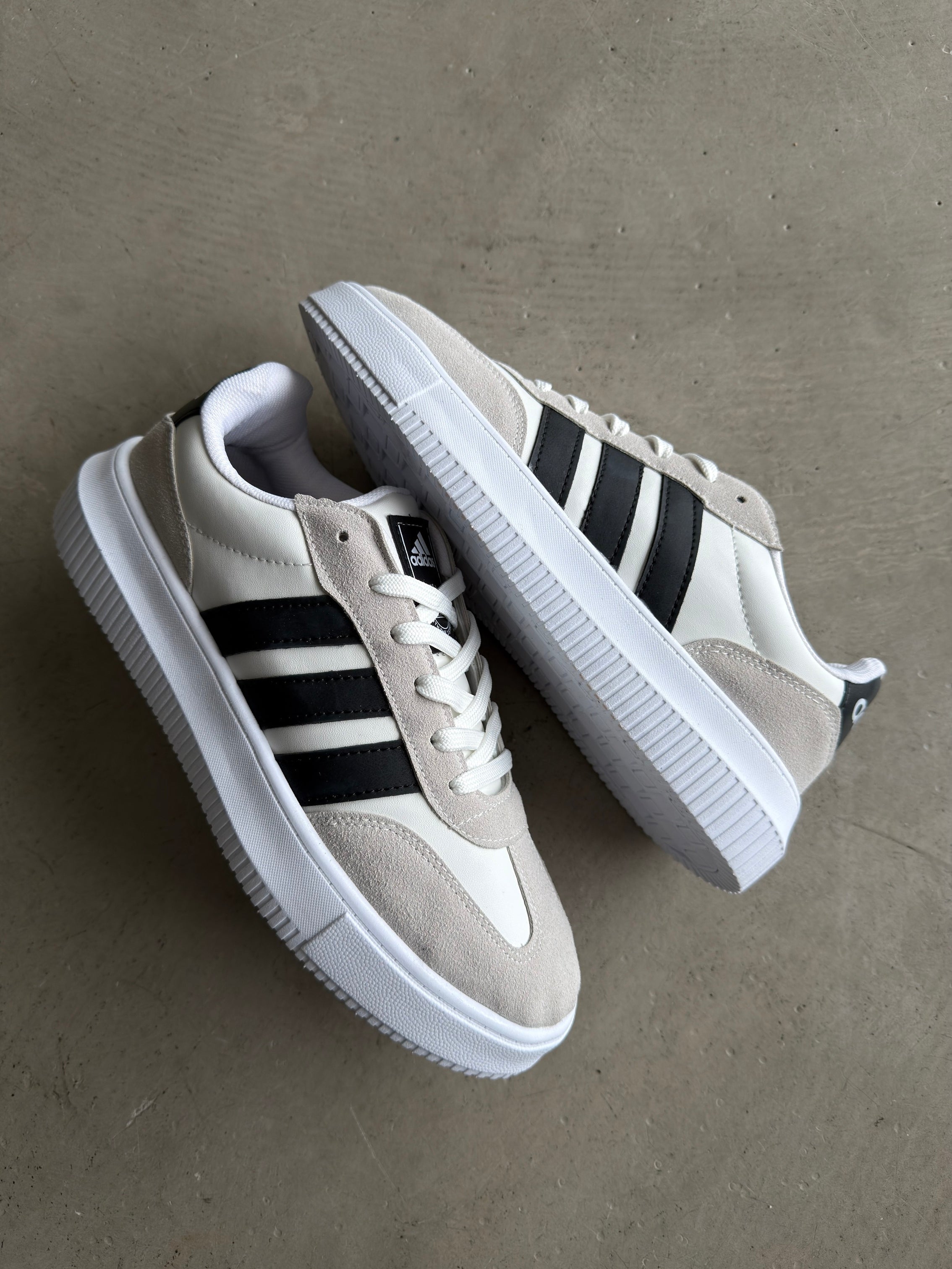 Adidas Bej Siyah Şerit Sneakers