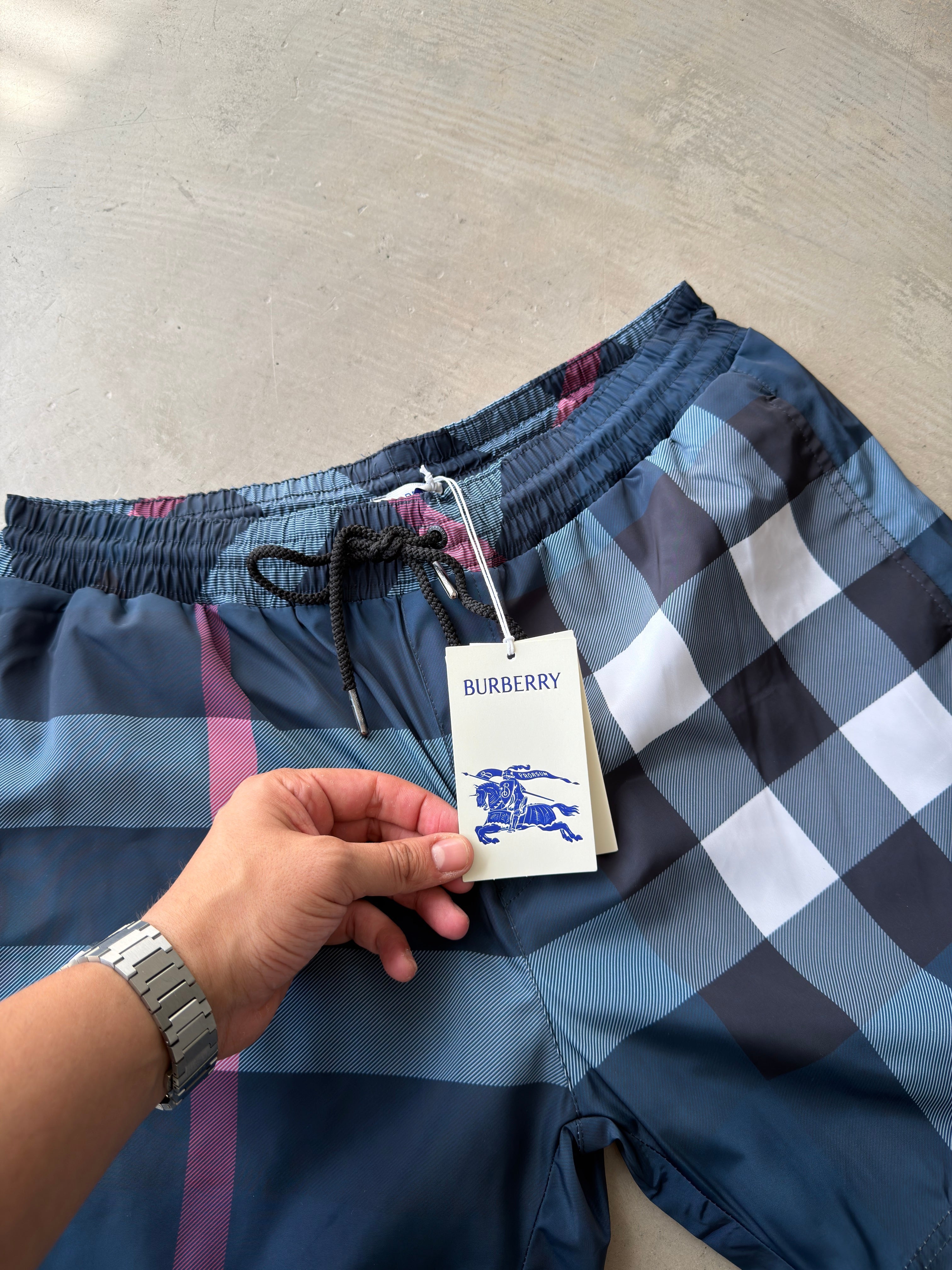 BURBERRY LACİVERT DENİZ ŞORT [İTHAL]