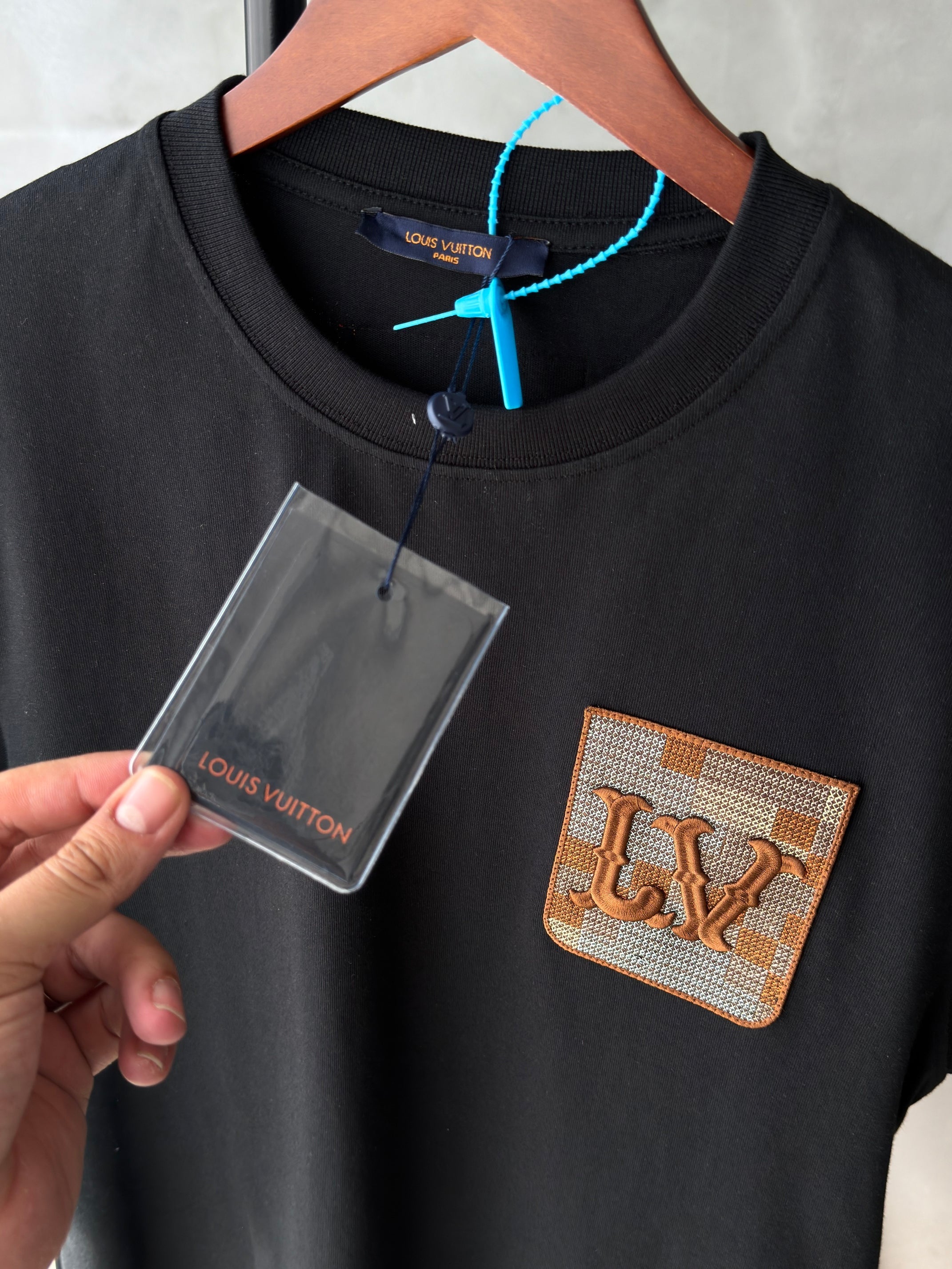 LV Siyah Cep Detasylı Tshirt (premium)