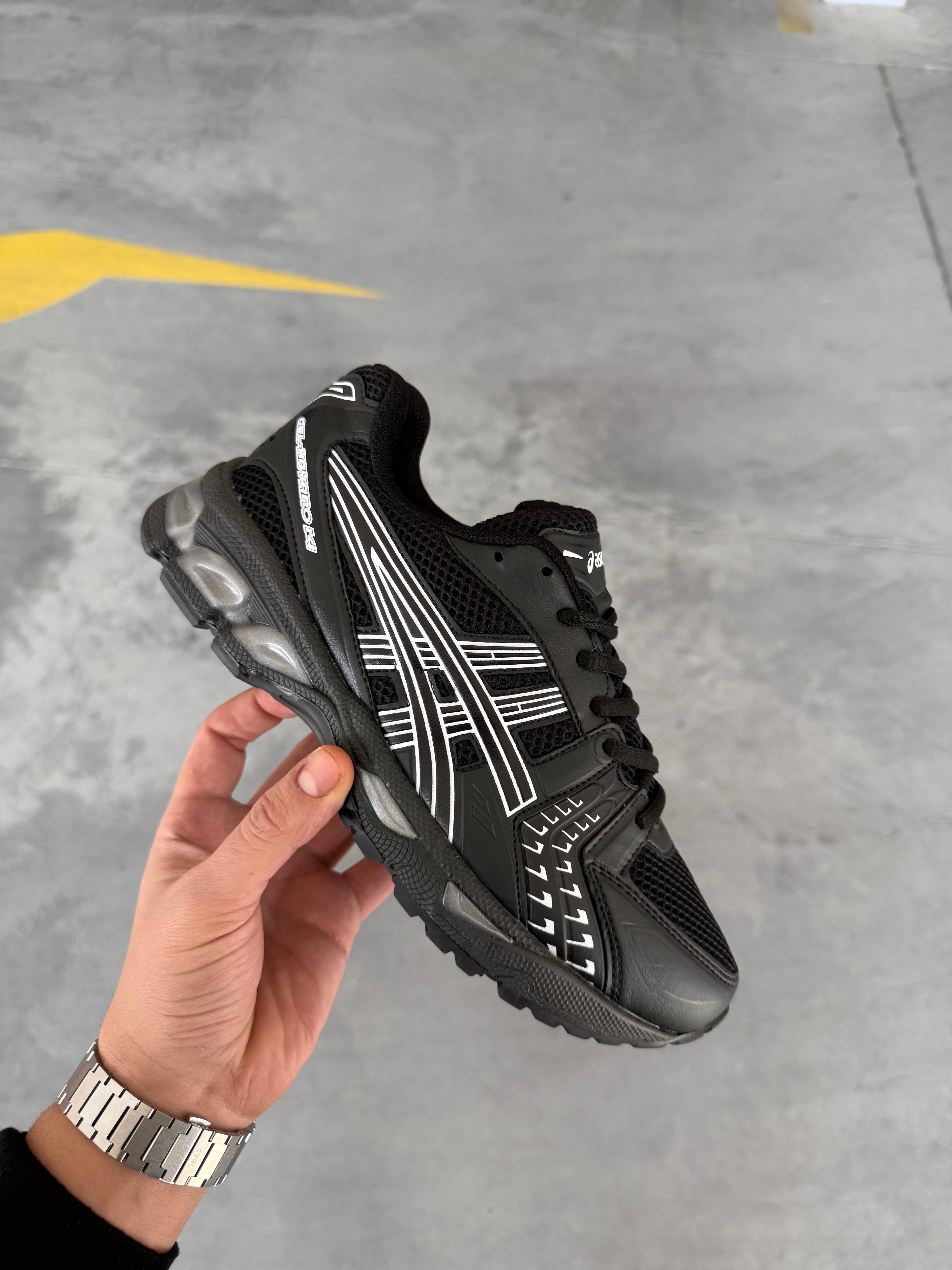 Asic Siyah