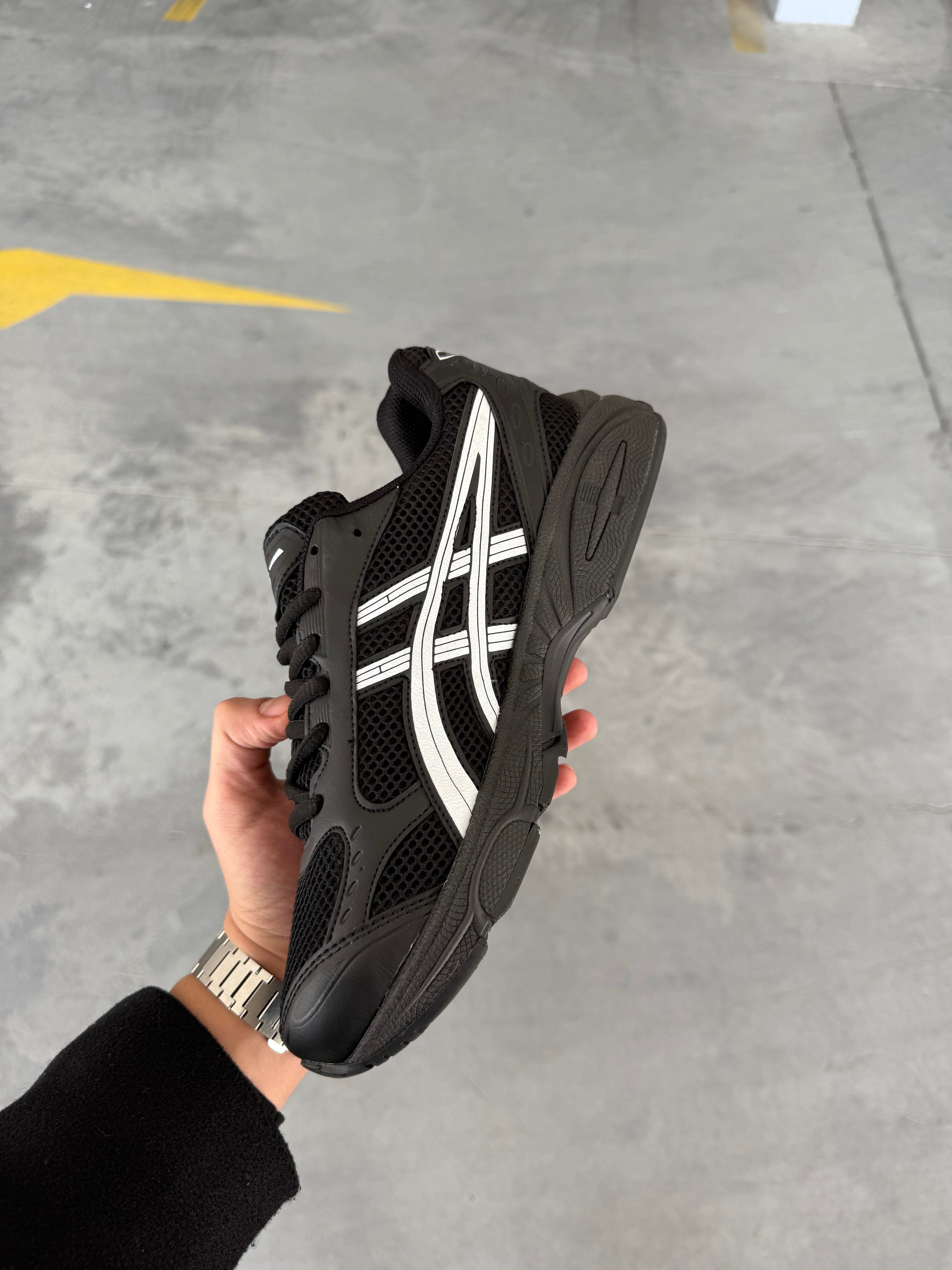 Asic Siyah