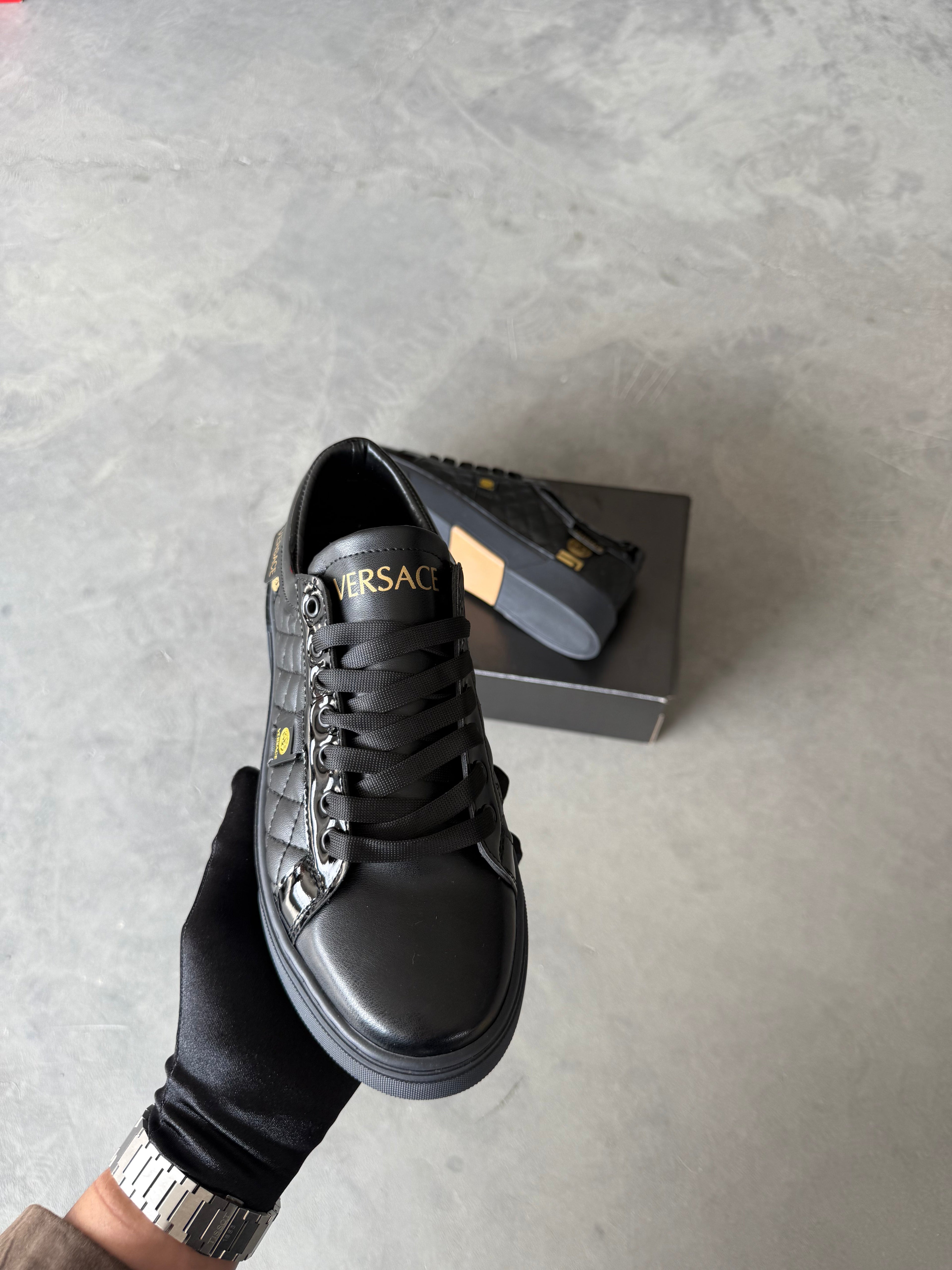 Versace Siyah Kabartmalı