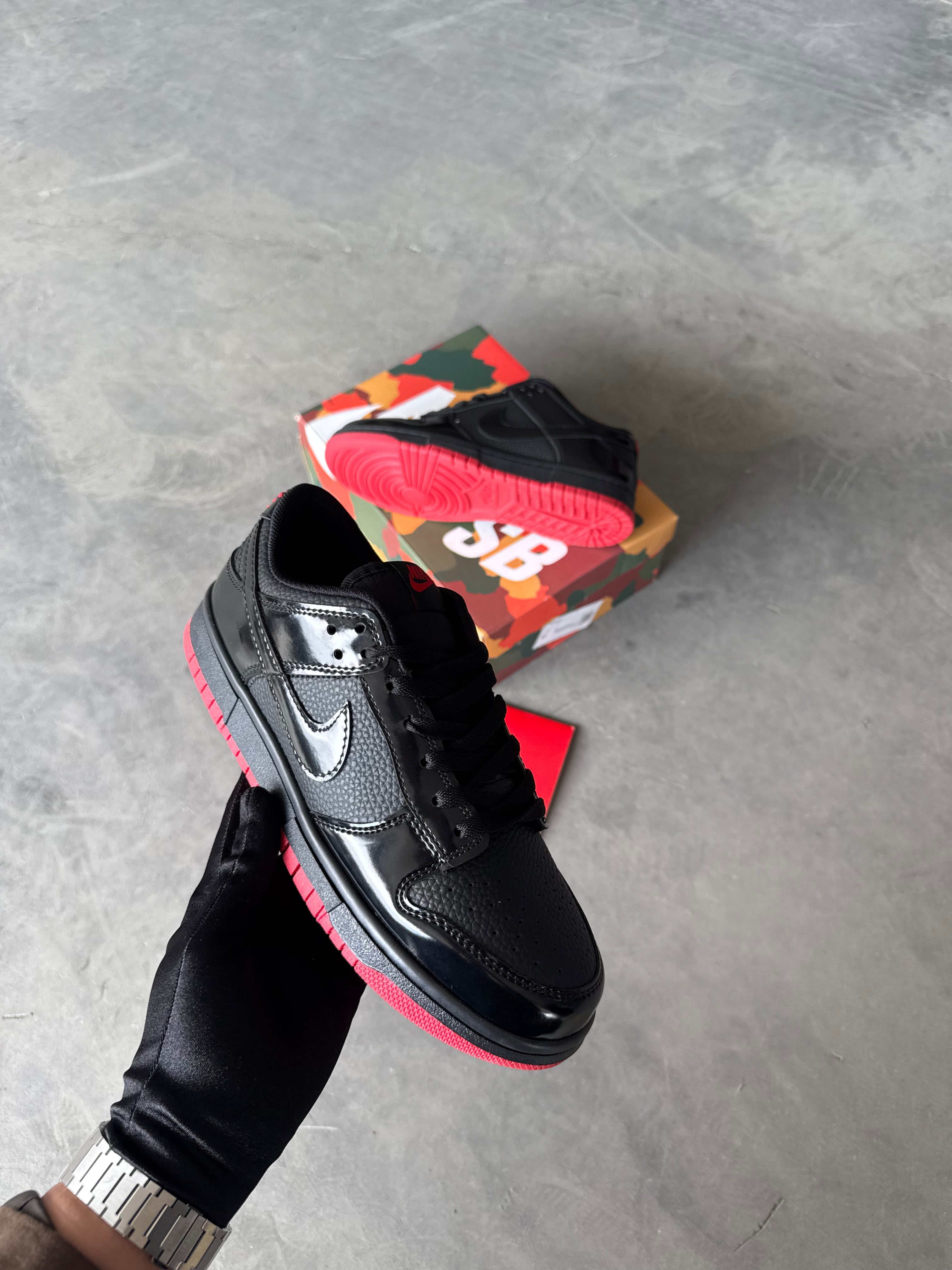 Nike Dunk Siyah Kırmızı