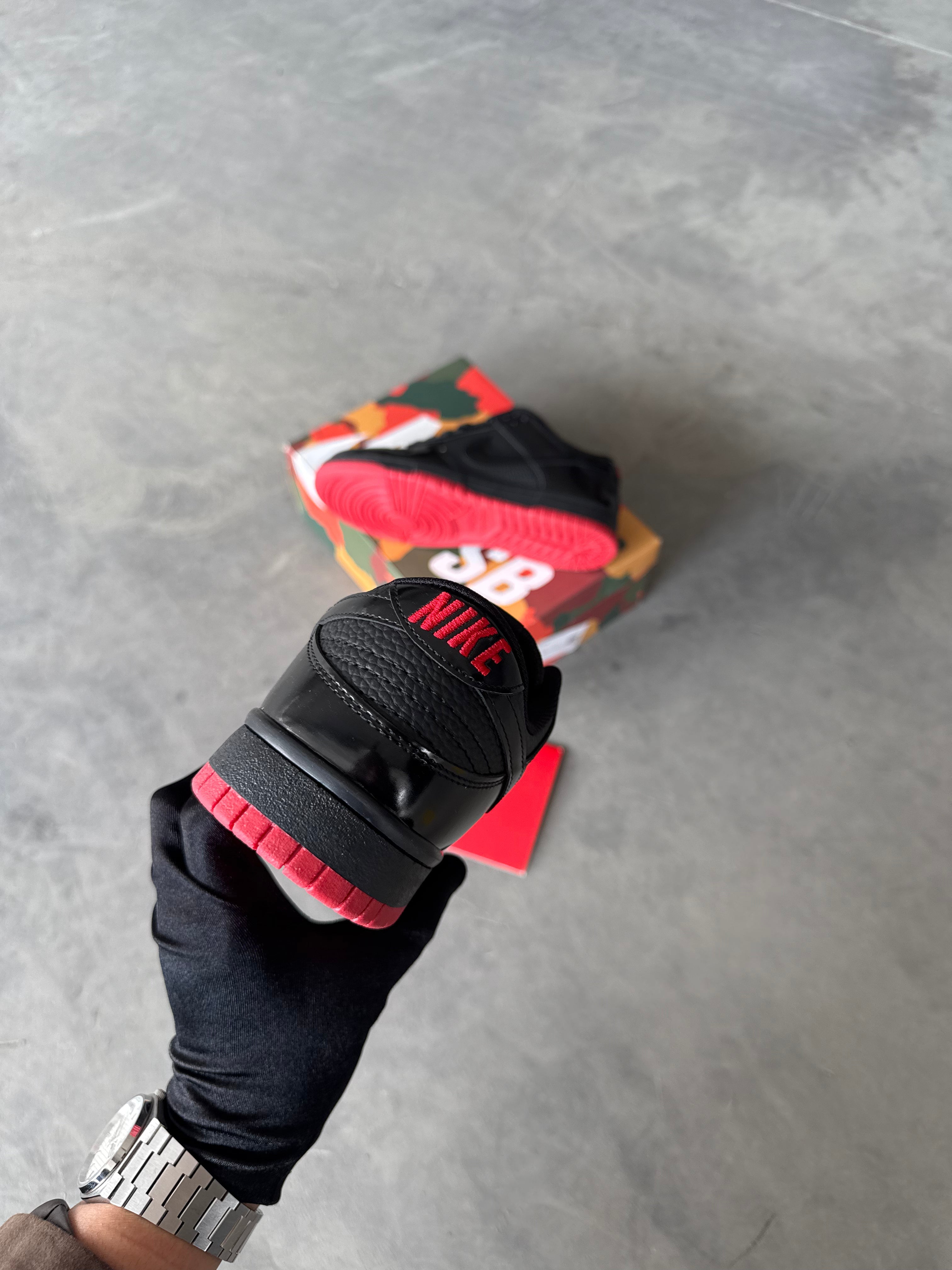 Nike Dunk Siyah Kırmızı